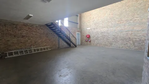 Cradleview Industrial Park, Deysel Rd, Laser Park, Roodepoort, 2170, South Africa has a 191m² Industrial Unit Available To Let (2)